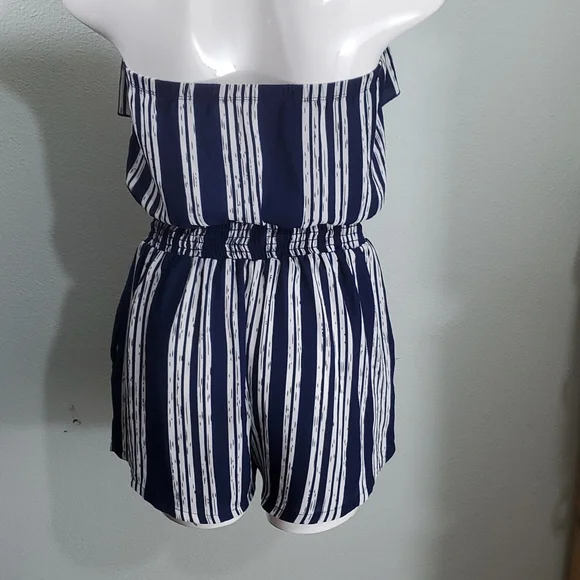 Charlotte Russe Womens Strapless Blue/White Stripe Romper-Ruffle-Pockets-EC-Sz M - Picture 6 of 11